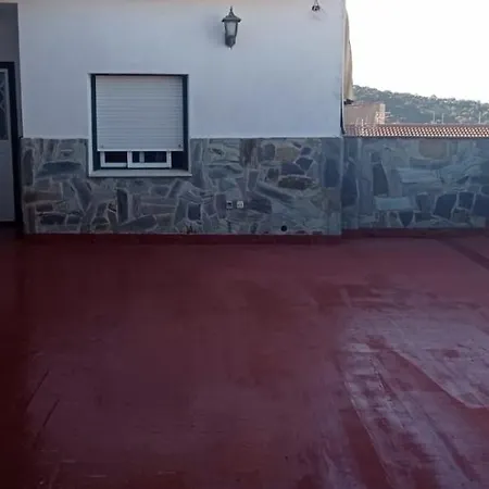 2 Estrellas -restaurante Tres Encinas En El Centro Del Pueblo بيت ضيافة