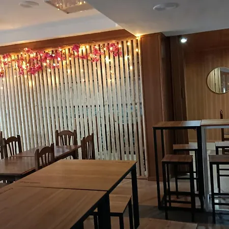 Hotel-restaurante Tres Encinas 2*